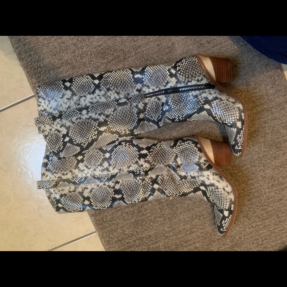 Gianni bini snake skin boots